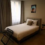 Les Du Faubourg Bed and Breakfast 4*