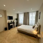 Les Du Faubourg Bed and Breakfast