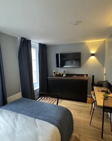 Les Du Faubourg Acomodação com café da manhã  4*