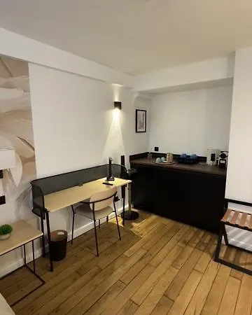 Acomodação com café da manhã  Les Du Faubourg 4*