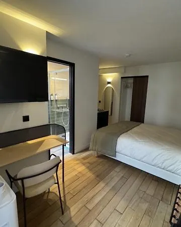 Les Du Faubourg Acomodação com café da manhã  Paris