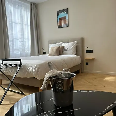 Les Du Faubourg Nocleg ze śniadaniem